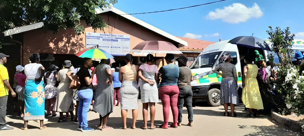 Parents gathered at Boipatong Clinic after 65 schoolgirls were rushed to different hospitals after allegedly eating juice, biscuits, and mixed chips at Boipatong schools. Photo by Tumelo Mofokeng