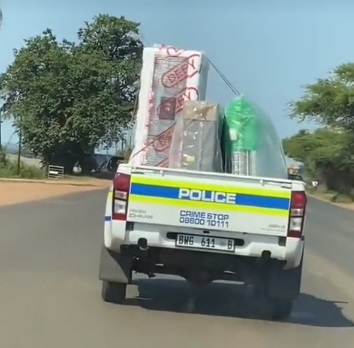 Screengrabs of a police van transporting furniture left social media users in stitches. 