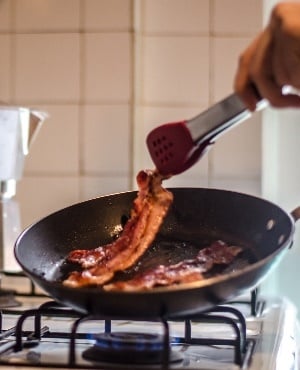 Bacon in pan. (Photo: Getty Images) 