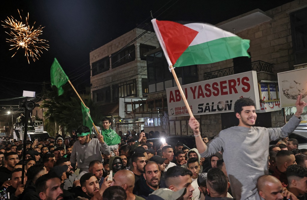 News24 | Joy and defiance as Israel frees Palestinian prisoners