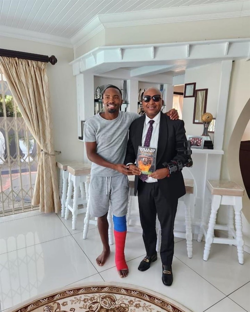 As Bernard Parker recovers from a leg surgery, Kenny Kunene and Gayton McKenzie paid him a visit in his home in Boksburg. 