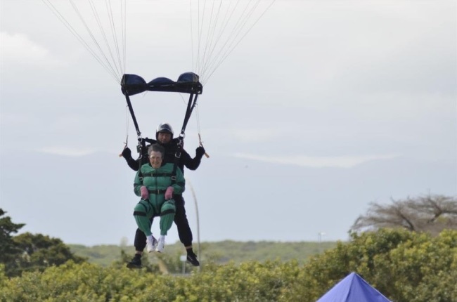  Petro Prinsloo celebrated her 65th birthday by skydiving over Hartenbos Primary School in the Western Cape where she teaches. (PHOTO: Supplied)