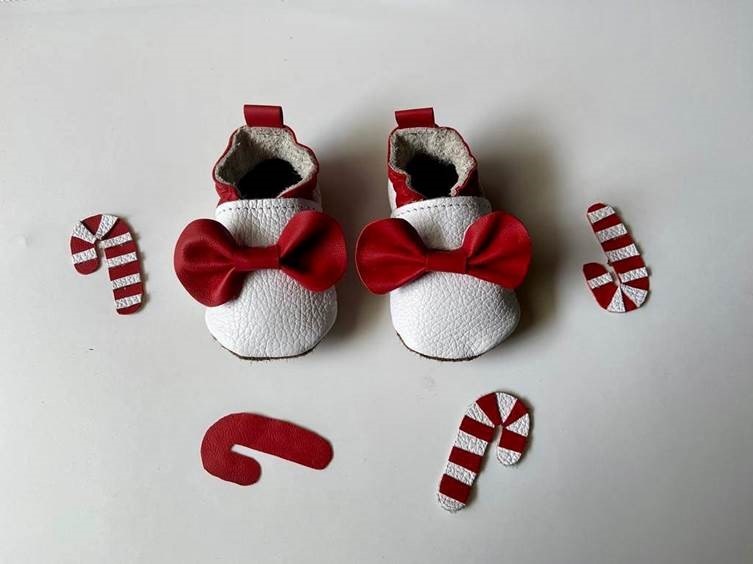 Baby shoes made out of leather. 