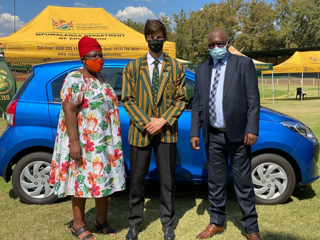 Overall best learner Willem Kupershoek receiving his brand new car from Mec Bonakele Majuba and acting head of education Lucy Moyane. Photo: Oris Mnisi.