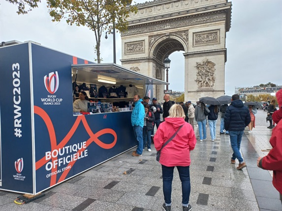 <em>Outside of this lone Rugby World Cup store, the World Cup mood is pretty much non-existent here at the Arc de Triomphe. The Springbok and All Black jerseys were lesser spotted here. </em>(Khanyiso Tshwaku - News24 Sport)