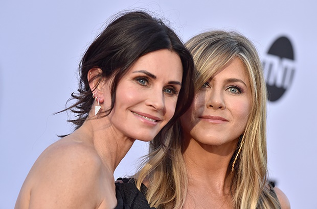 Courteney Cox and Jennifer Aniston (Photo: Getty Images)