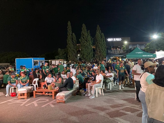 <em>What a difference a few hours make! Sea of green and gold has arrived at 86 Public in Randburg. Photo:&nbsp;William Brederode, News24</em>