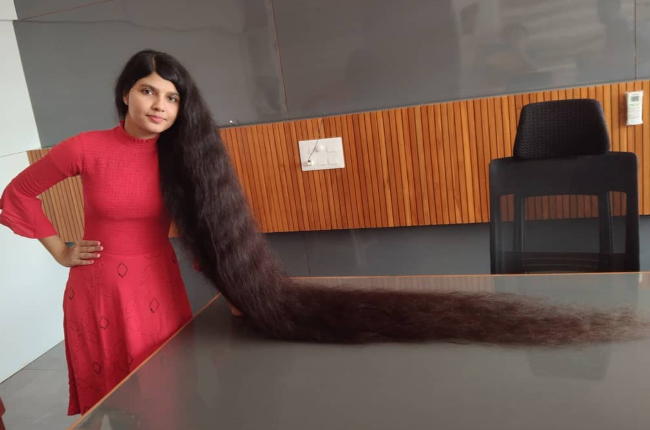 Nilanshi Patel from India lets her hair down to showcase it at a museum in the USA. (Photo: INSTAGRAM/@nilanshipatel_rapunzel)