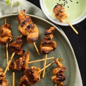 Mini chicken kebabs with herb dipping sauce