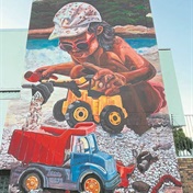 Sea Wall murals raise awareness about ocean conservation