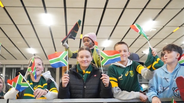 <em>On Tuesday morning, hundreds of Springboks fans descended on the OR Tambo International Airport to the World Cup-winning team. (Pictures: Alfonso Nqunjana/News24)</em>