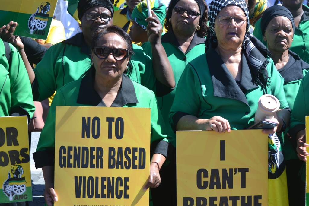 ANCWL members outside the Port Elizabeth High Cour