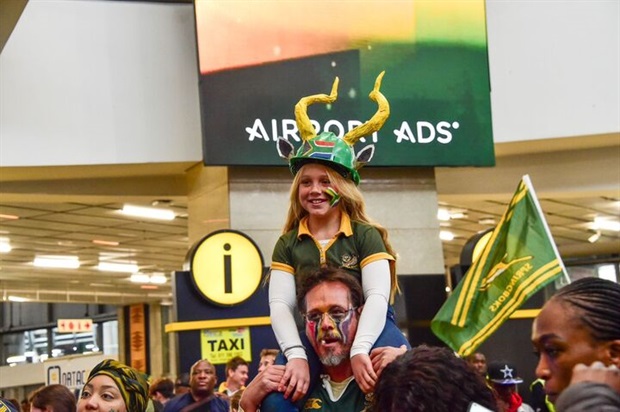 <em>The arrivals hall at the OR Tambo International airport was packed as fans flocked there to get a glimpse of the World Cup-winning Springboks. (GCIS)</em>