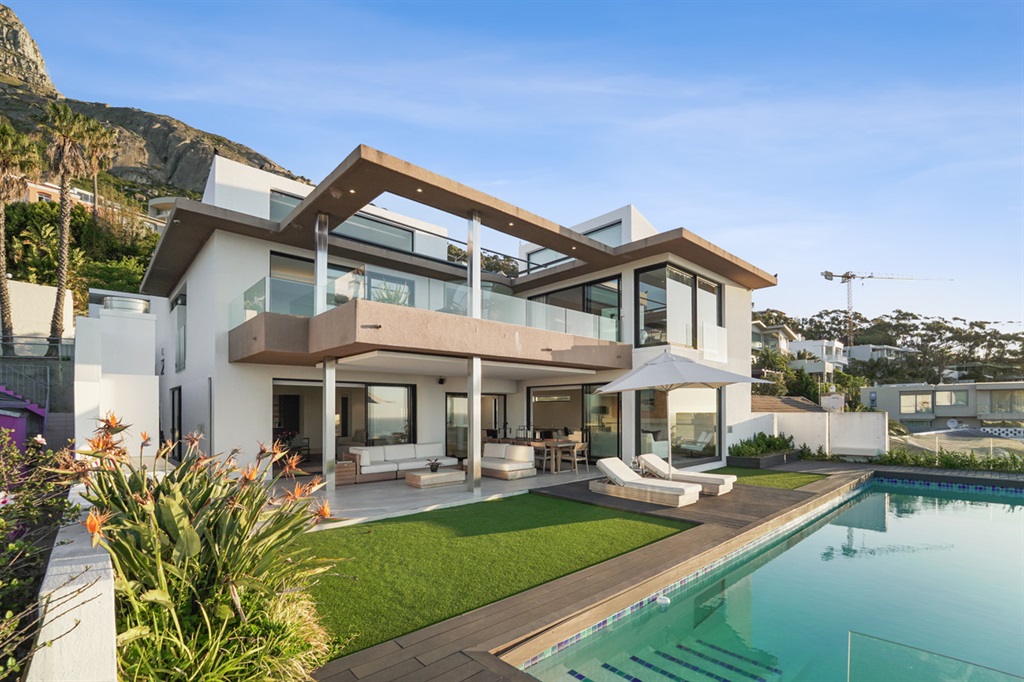 If it's lavish Cape Town living you're seeking,  RE/MAX Living can find it for you. 