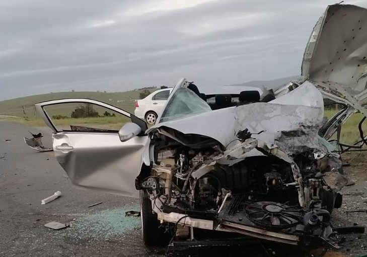 A Toyota Corolla with four occupants from the Idutywa direction, collided with a Isuzu mini truck with two men from the Butterworth direction.