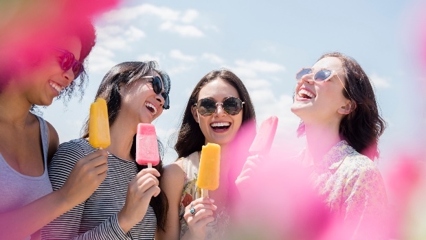 Women eating popsicles. (Photo: Getty Images) 