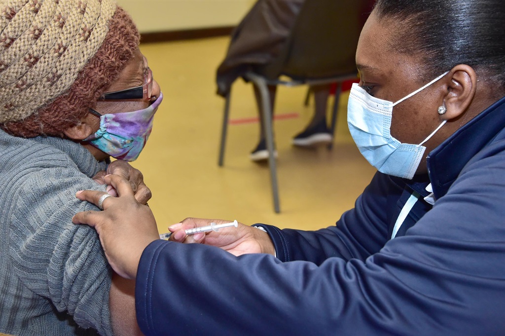 The second day of vaccination for the elderly at Munsieville Care for the Aged in Krugersdorp, Gauteng (SAgovnews via Twitter)