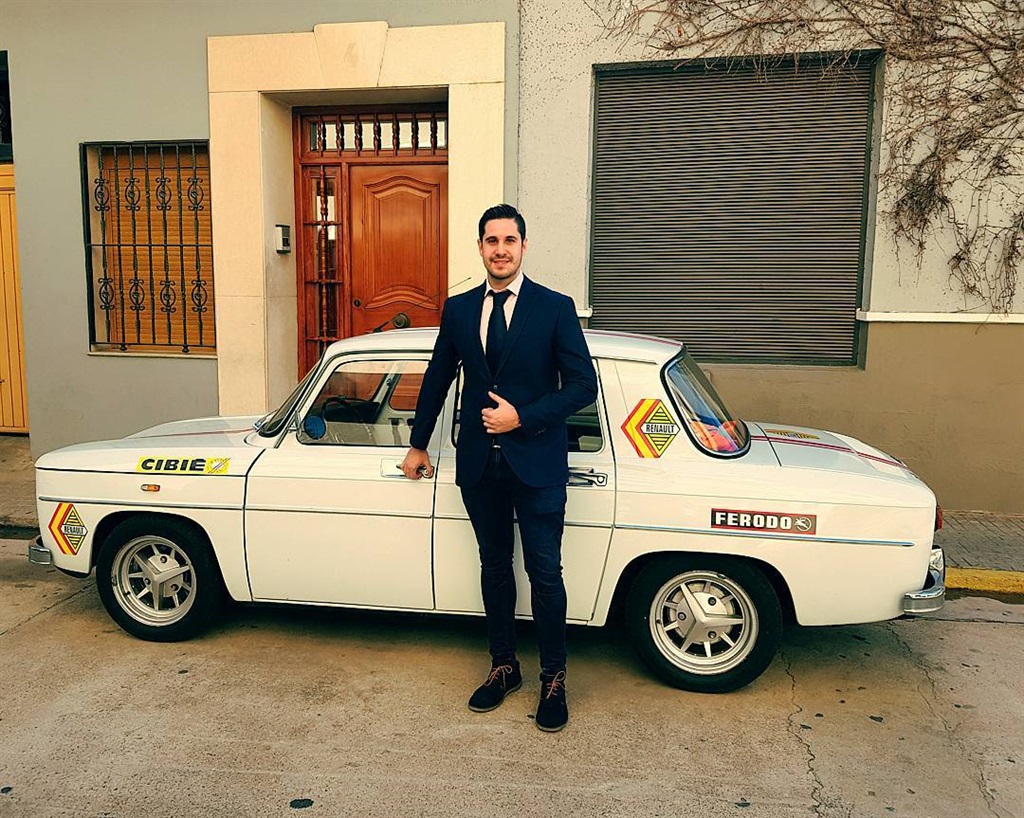 Aitor van den Brule next to a classic Renault 8 Gordini.