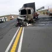 WATCH | Two trucks collide and one catches fire on the N3 in the Free State