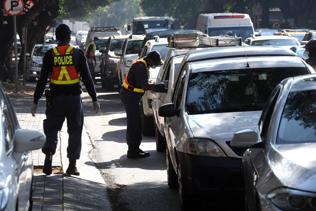 Members of the South African Police Service ensuring lockdown regulations are adhered to. (Deaan Vivier/Gallo Images).