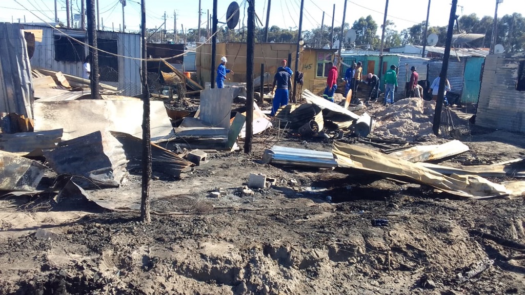 A shack fire that was allegedly caused by illegal electricity connections led to the death of a person. Photo by Lulekwa Mbadamane