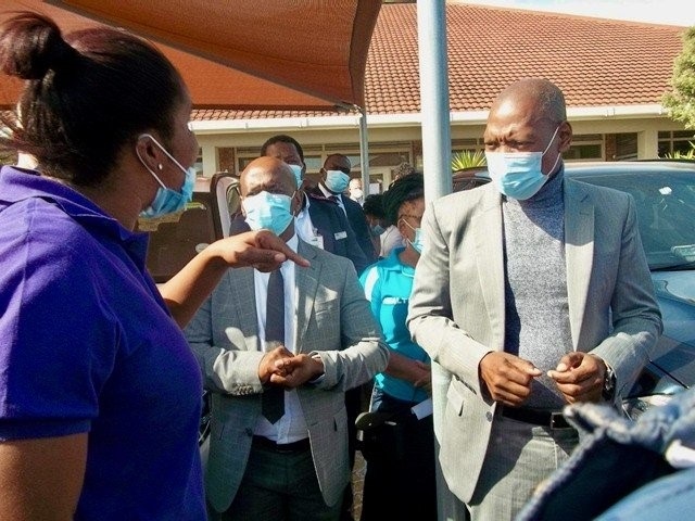 Community health workers hand over a memorandum of demands to Zweli Mkhize.