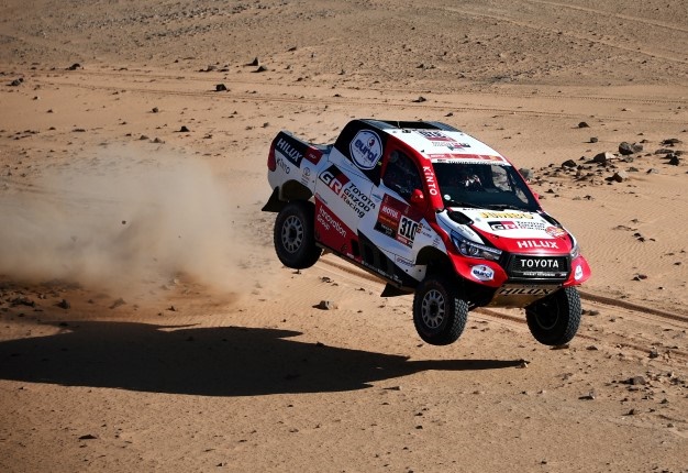Toyota's driver Fernando Alonso of Spain and co-driver Marc Coma of Spain compete in the Stage 8 of the Dakar 2020 around Wadi Ad-Dawasir, on January 13, 2020. FRANCK FIFE / AFP   