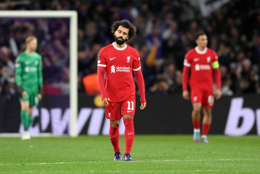 TOULOUSE, FRANCE - NOVEMBER 09: Mohamed Salah of Liverpool looks dejected after the team conceded their second goal  during the UEFA Europa League 2023/24 match between Toulouse FC and Liverpool FC at Stadium de Toulouse on November 09, 2023 in Toulouse, France. (Photo by Justin Setterfield/Getty Images)