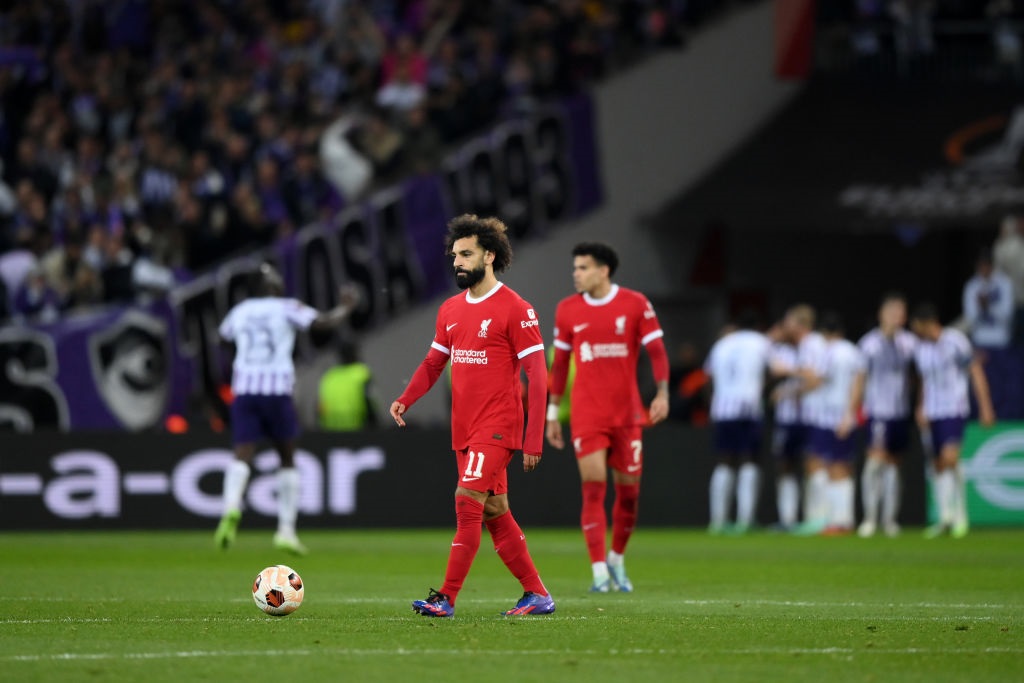 TOULOUSE, FRANCE - NOVEMBER 09: Mohamed Salah of Liverpool looks dejected after conceding the teams third goal during the UEFA Europa League 2023/24 match between Toulouse FC and Liverpool FC at Stadium de Toulouse on November 09, 2023 in Toulouse, France. (Photo by Justin Setterfield/Getty Images)