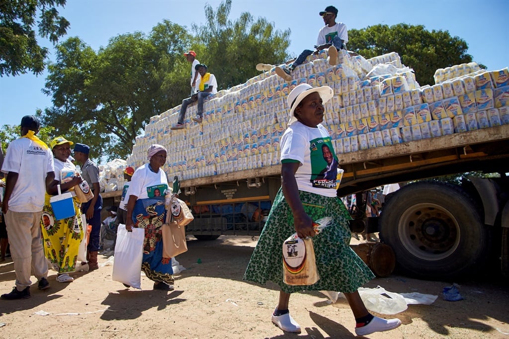 Zanu-PF distributes food parcels in Harare on 7 December, ahead of by-elections. (Photo by Jekesai NJIKIZANA / AFP)
