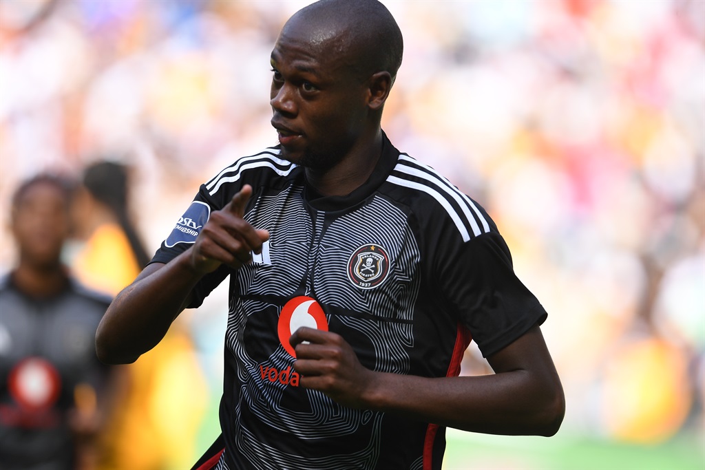 JOHANNESBURG, SOUTH AFRICA - NOVEMBER 11: Evidence Makgopa of Orlando Pirates celebrates his goal during the DStv Premiership match between Kaizer Chiefs and Orlando Pirates at FNB Stadium on November 11, 2023 in Johannesburg, South Africa. (Photo by Lefty Shivambu/Gallo Images)