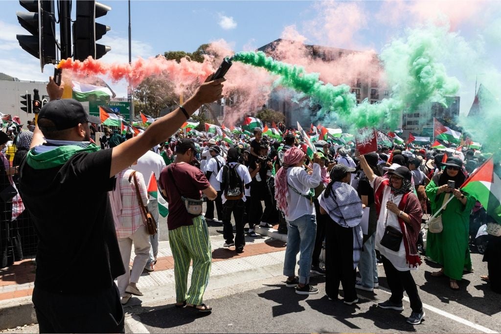 Tens of thousands march through Cape Town in solidarity with Palestinians | News24