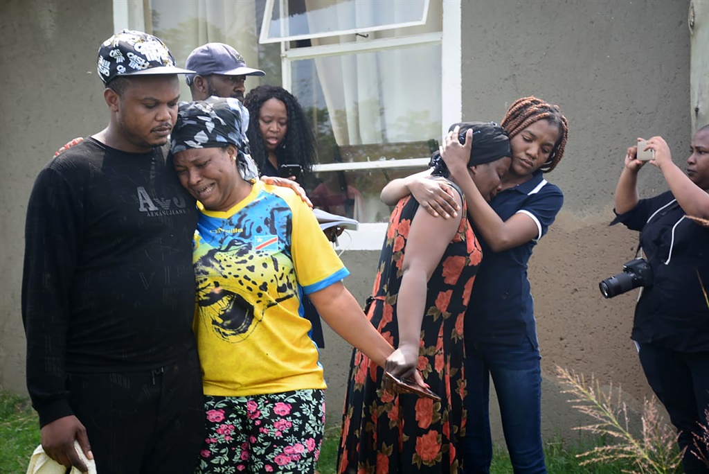 Caption: Mother, Anthony Mpiazi(black and rosy dress), and Father, Ekila Itamba (blue flowery shirt) and other family members are seen crying hysterical at Nyati Bush and River break Lodge near Brits in North West where their son drowned. Photo by Raymond Morare 