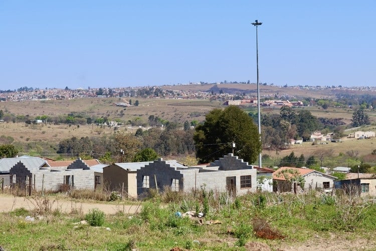 After 24 years, almost 1 000 RDP houses in Mthatha are still not finished | News24