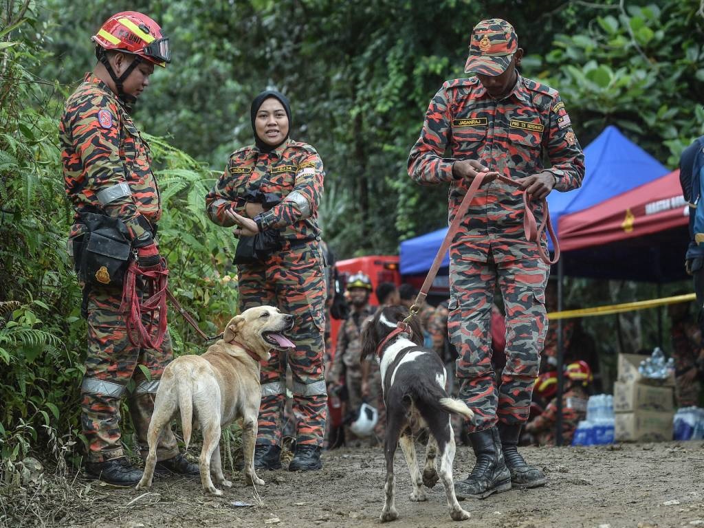 Korban tewas longsor Malaysia meningkat menjadi 25 setelah tubuh gadis itu ditemukan