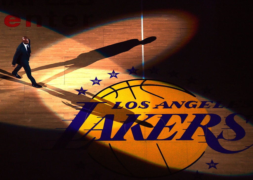 LOS ANGELES, CA - DECEMBER 18: Kobe Bryant walk o