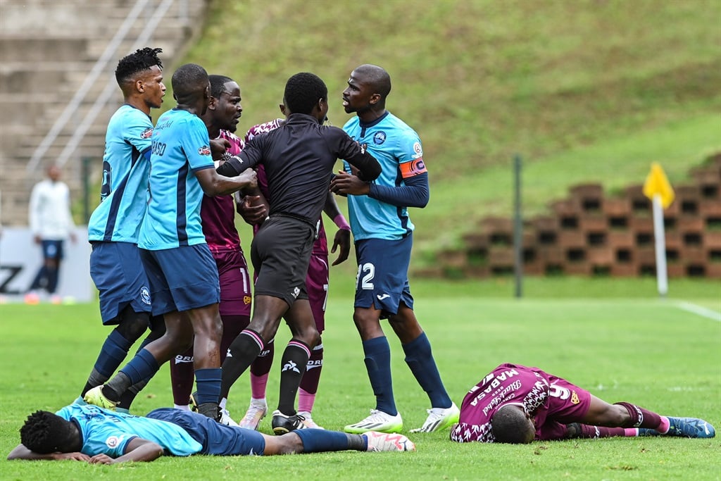 DURBAN, SOUTH AFRICA - OCTOBER 22: Tshepo Mabua, captain of Richards Bay and Gabadinho Mhango of Swallows FC separated by the referee Jelly Chavani during the Carling Knockout match between Richards Bay and Moroka Swallows at King Zwelithini Stadium on October 22, 2023 in Durban, South Africa. (Photo by Darren Stewart/Gallo Images)