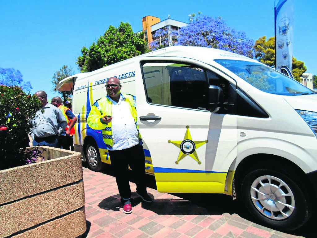 Mayor of the King Sabatha Dalindyebo (KSD) Local Municipality, Councillor Nyaniso Nelani (pictured), introduced the KSDM Traffic Bus to the KSD community at Freedom Square in Mthatha, last week. This bus will be used by municipal law enforcement officers to curb crime and deal with other law enforcement activities, including traffic tickets. Nelani said that this bus will also assist in reducing crime, and ensure drivers are following the rules of the road.                                                                                                        