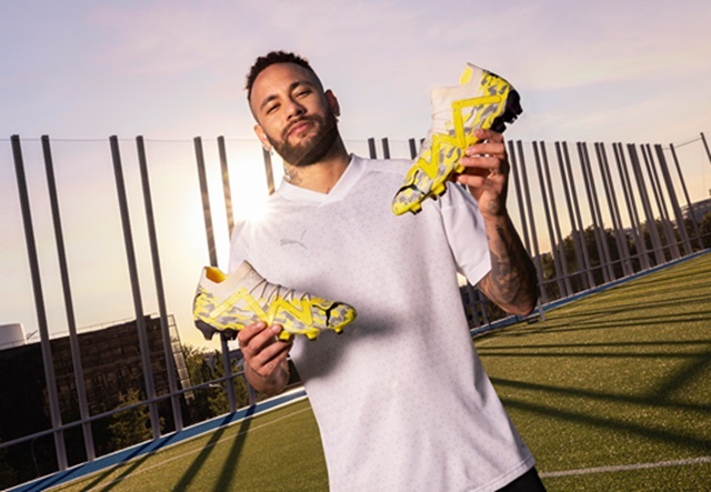 Neymar modelling a franchise in PUMA's latest voltage pack!