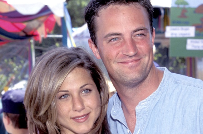 Jennifer Aniston and Matthew Perry formed a close bond on the set of the hit sitcom series Friends. (PHOTO: Gallo Images/Getty Images)