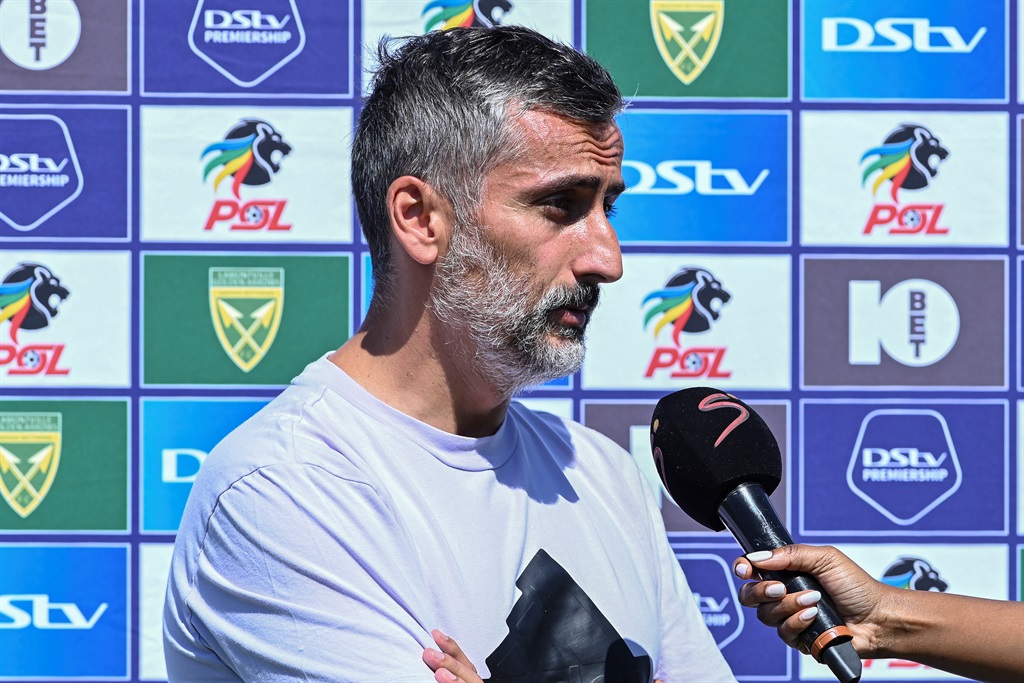 HAMMERSDALE, SOUTH AFRICA - DECEMBER 17: Jose Riveiro, head coach of Orlando Pirates during the DStv Premiership match between Golden Arrows and Orlando Pirates at Mpumalanga Stadium on December 17, 2023 in Hammersdale, South Africa. (Photo by Darren Stewart/Gallo Images)