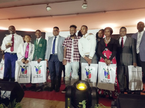 Kwesta has donated a total of 15 laptops to the City of Ekurhuleni’s top 15 best performing Matrics2019 learners.