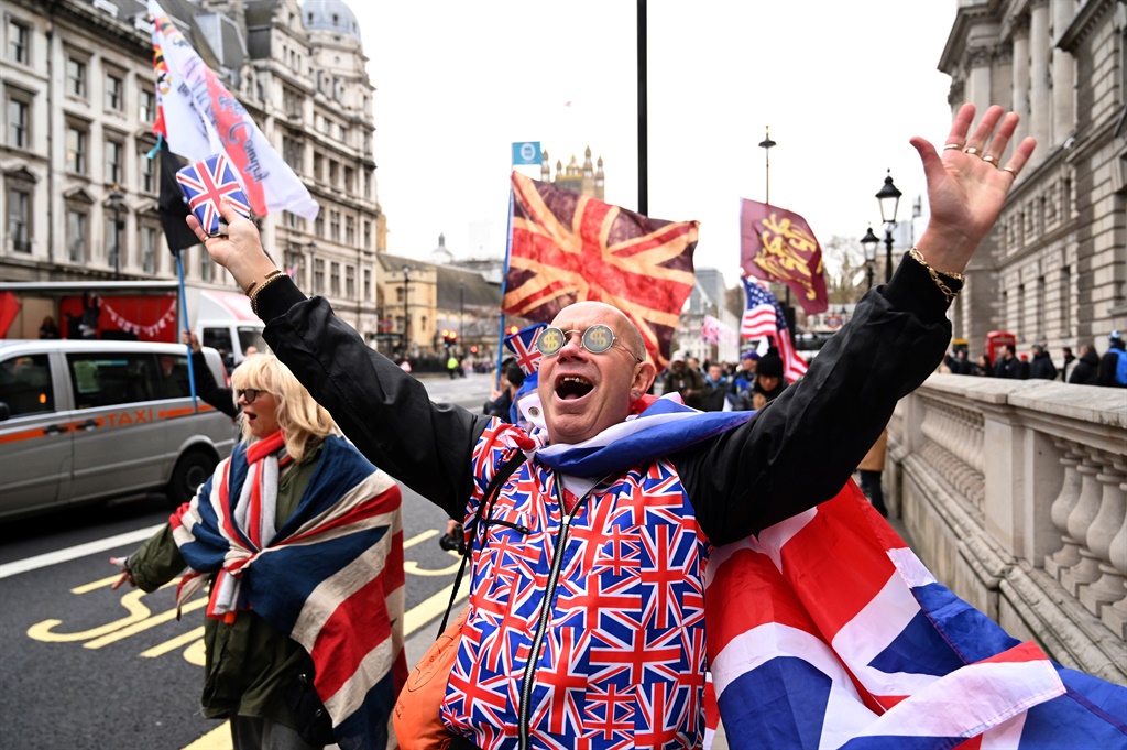 Британия уходит. 31 Января Британия покинула ЕС БИГБЕН. Brexit girl. British News.