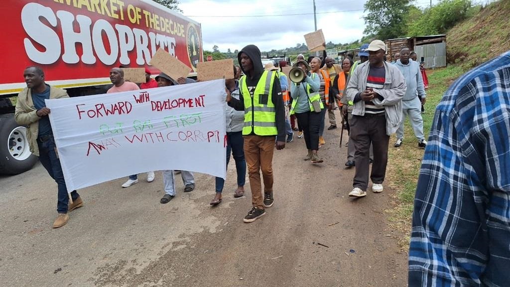 Angry Elim residents marched against corruption on Thursday, 7 December.
