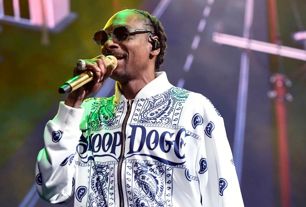 Online searches for 'quit weed' increased worldwide in the same week Snoop Dogg announced he was "giving up smoke".