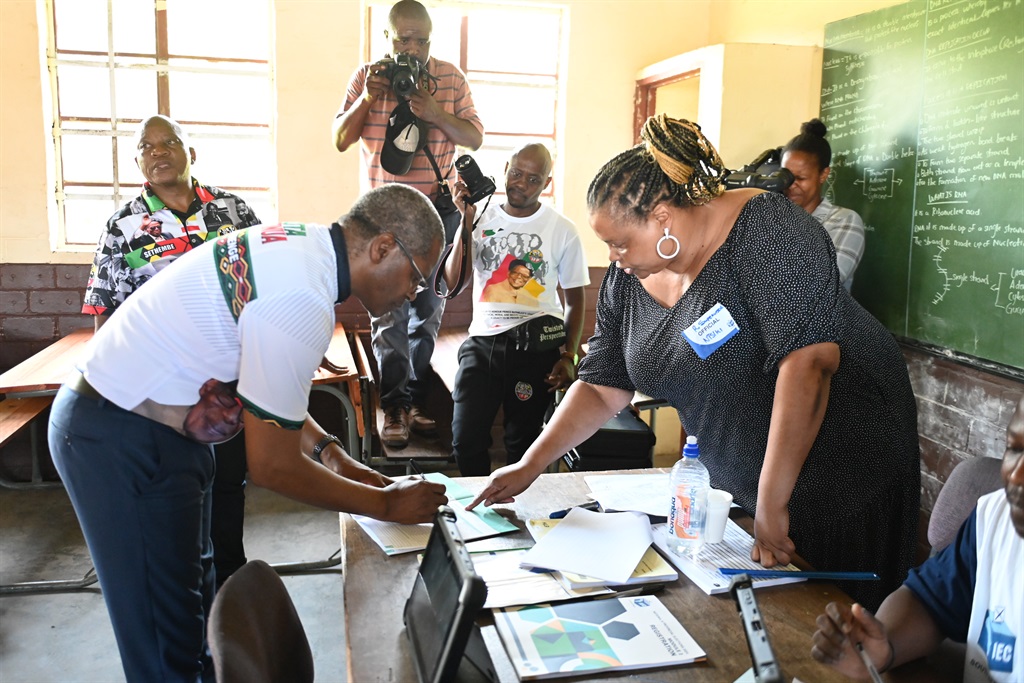 IFP president with the IEC official during his visit at King Shaka High School voting station in Umlazi. Photo by Jabulani Langa