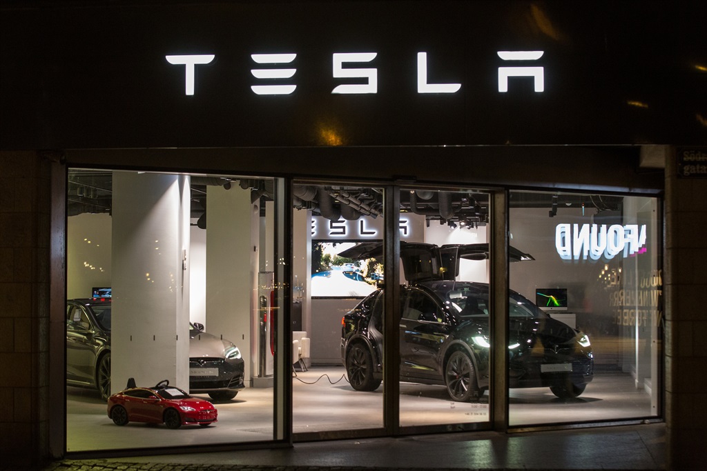 A Tesla showroom in Gothenburg, in 2019. (Photo by Karol Serewis/SOPA Images/LightRocket via Getty Images)