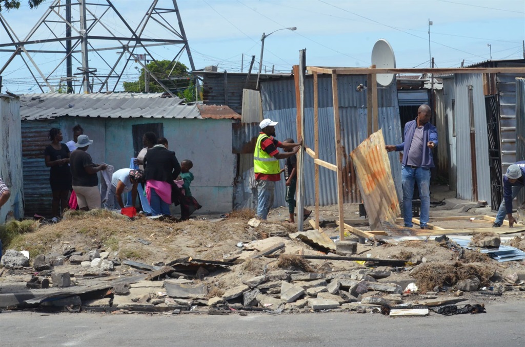 Resident are left to pick up the pieces. Photo by Lulekwa Mbadamane 
