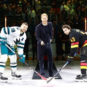 SEE | Prince Harry and Meghan Markle make surprise appearance at Canadian ice hockey game