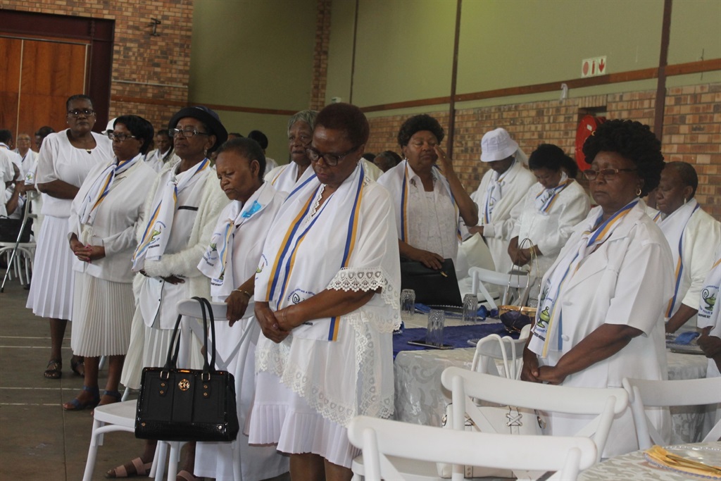 Nurses pray over challenges facing people of Mzansi. Photo by Thokozile Mnguni